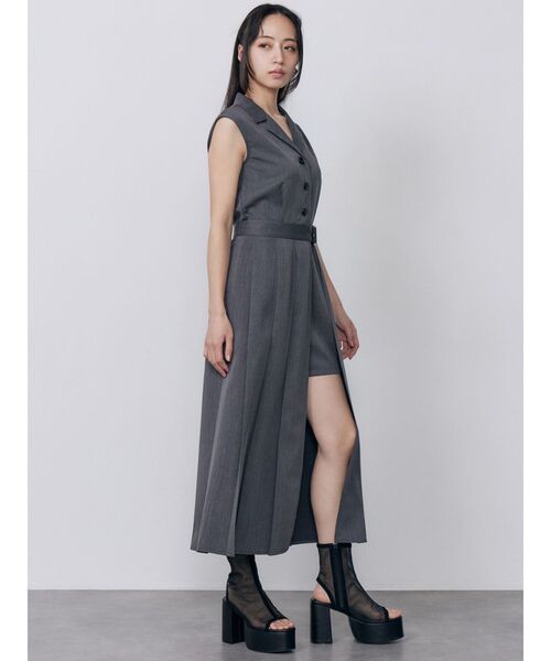 MURUA(ムルーア)の「マルチウェイローリングロンパース 夏服(つなぎ/オールインワン・レディース・ベージュ/グレー・2/1)」の6枚目の写真