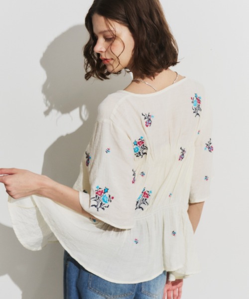 Unitage(ユニテージ)の「オリジナル刺繍楊柳ブラウス(シャツ/ブラウス・レディース・アイボリー/ブラック・FREE)」の7枚目の写真