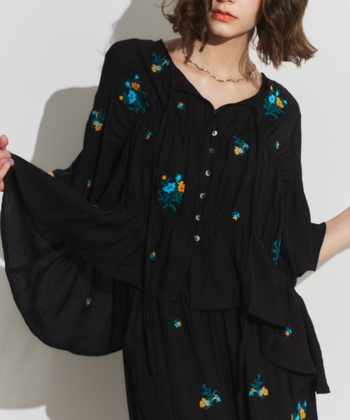 Unitage(ユニテージ)の「オリジナル刺繍楊柳ブラウス(シャツ/ブラウス・レディース・アイボリー/ブラック・FREE)」の13枚目の写真