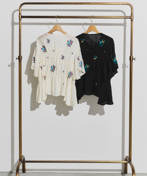 Unitage(ユニテージ)の「オリジナル刺繍楊柳ブラウス(シャツ/ブラウス・レディース・アイボリー/ブラック・FREE)」の19枚目の写真