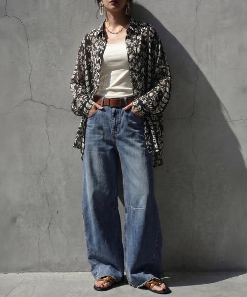 antiqua(アンティカ)の「花柄 ボタニカル柄 シアーシャツ(シャツ/ブラウス・レディース・ブラック・ONESIZE)」の3枚目の写真
