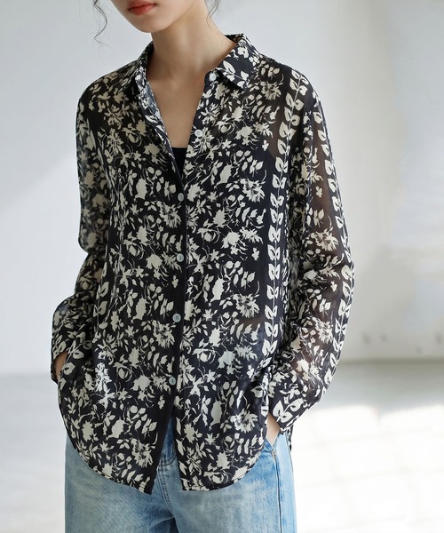 antiqua(アンティカ)の「花柄 ボタニカル柄 シアーシャツ(シャツ/ブラウス・レディース・ブラック・ONESIZE)」の4枚目の写真