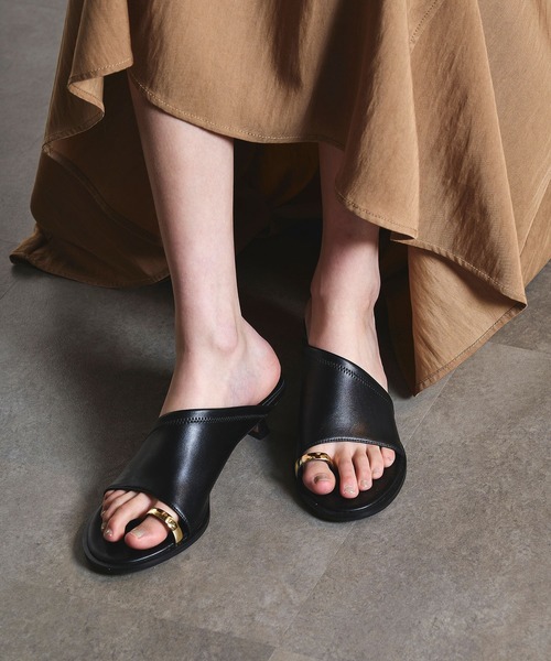 LE VERNIS(ル・ベルニ)の「(LE VERNIS)TOE RING SANDALS(サンダル・レディース・シルバー/ブラック・23.5cm/24cm/24.5cm/23cm)」の10枚目の写真