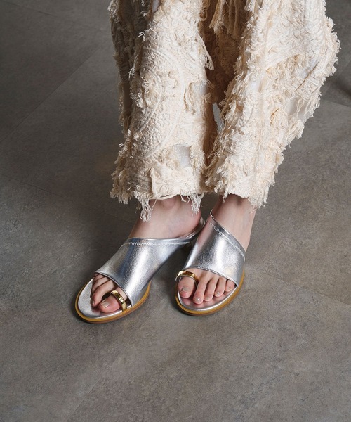 LE VERNIS(ル・ベルニ)の「(LE VERNIS)TOE RING SANDALS(サンダル・レディース・シルバー/ブラック・23.5cm/24cm/24.5cm/23cm)」の14枚目の写真