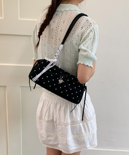 LA VORAGINE(ラ ヴォラジネ)の「4 色展開 水玉 バゲットバッグ リボン アンダーバッグ ぬいぐるみチャーム付き(エコバッグ/サブバッグ・レディース・ブラック/ホワイト/レッド・FREE)」の1枚目の写真