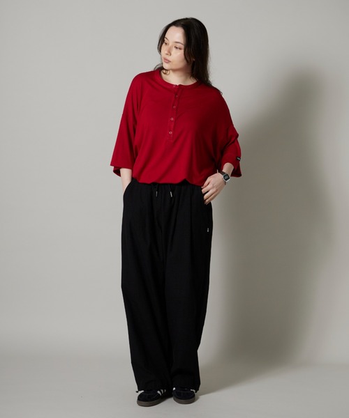 OK YESTERDAY(オッケーイエスタデイ)の「ドレープ ヘンリーTシャツ(Tシャツ/カットソー・レディース・ダークグリーン/レッド/ホワイト/ブラック・LARGE/MEDIUM)」の21枚目の写真