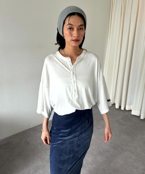 OK YESTERDAY(オッケーイエスタデイ)の「ドレープ ヘンリーTシャツ(Tシャツ/カットソー・レディース・ダークグリーン/レッド/ホワイト/ブラック・LARGE/MEDIUM)」の5枚目の写真