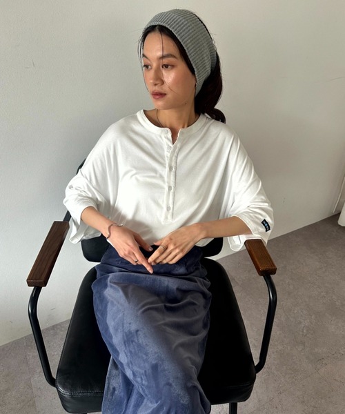 OK YESTERDAY(オッケーイエスタデイ)の「ドレープ ヘンリーTシャツ(Tシャツ/カットソー・レディース・ダークグリーン/レッド/ホワイト/ブラック・LARGE/MEDIUM)」の10枚目の写真