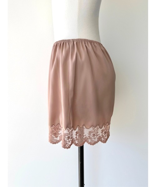 miies miim(ミーエスミーム)の「lace hem satin skirt(スカート・レディース・ピンク/アイボリー・FREE)」の3枚目の写真