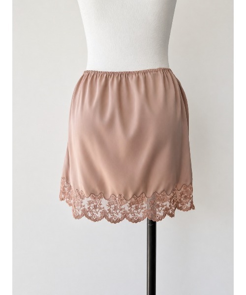 miies miim(ミーエスミーム)の「lace hem satin skirt(スカート・レディース・ピンク/アイボリー・FREE)」の4枚目の写真