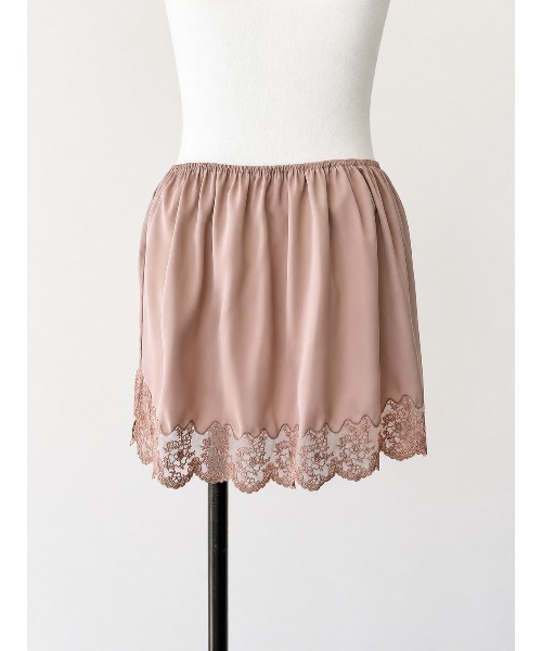 miies miim(ミーエスミーム)の「lace hem satin skirt(スカート・レディース・ピンク/アイボリー・FREE)」の6枚目の写真