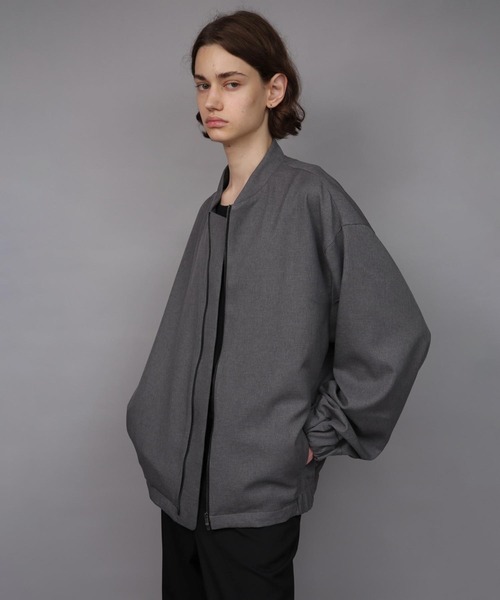 ato(アトウ)の「OVERSIZED FABRIC MA1(ブルゾン・メンズ・トップグレー/ブラック・46/48)」の20枚目の写真