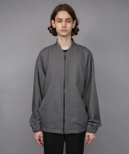 ato(アトウ)の「OVERSIZED FABRIC MA1(ブルゾン・メンズ・トップグレー/ブラック・46/48)」の11枚目の写真