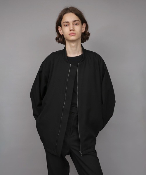 ato(アトウ)の「OVERSIZED FABRIC MA1(ブルゾン・メンズ・トップグレー/ブラック・46/48)」の7枚目の写真