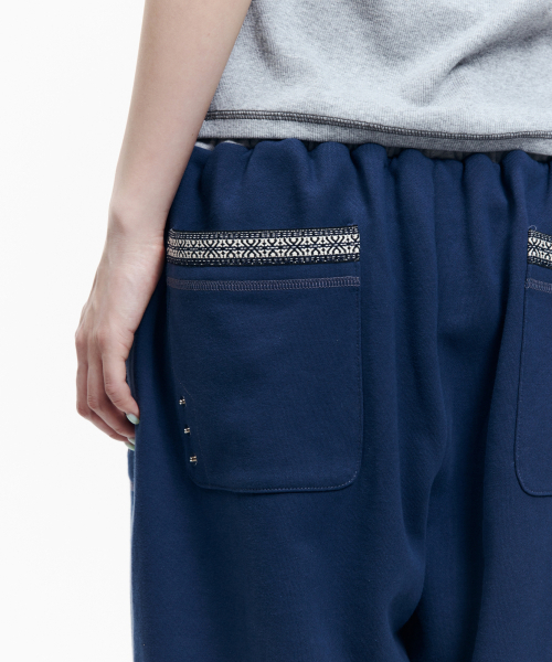 AAKAM（アーカム）の「Knee Pin-Tuck Ethnic Sweatpants (Navy)（スウェットパンツ・レディース・その他・2/1）」の13枚目の写真