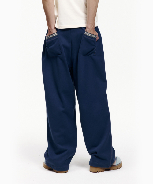 AAKAM（アーカム）の「Knee Pin-Tuck Ethnic Sweatpants (Navy)（スウェットパンツ・レディース・その他・2/1）」の3枚目の写真