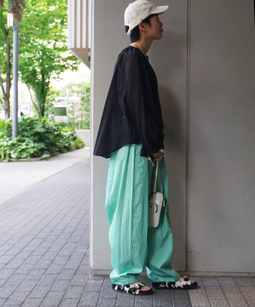JOURNAL STANDARD LUXE(ジャーナルスタンダード ラックス)の「ハイツイストガーゼ ギャザーブラウス(シャツ/ブラウス・レディース・ブラック/ホワイト・FREE)」の4枚目の写真