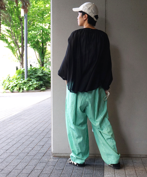 JOURNAL STANDARD LUXE(ジャーナルスタンダード ラックス)の「ハイツイストガーゼ ギャザーブラウス(シャツ/ブラウス・レディース・ブラック/ホワイト・FREE)」の5枚目の写真