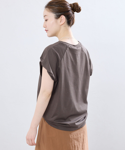 IENA(イエナ)の「ツイストスリーブTシャツ(Tシャツ/カットソー・レディース・グリーン/モカ/ホワイト・FREE)」の18枚目の写真