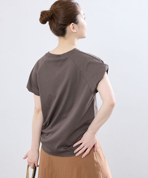 IENA(イエナ)の「ツイストスリーブTシャツ(Tシャツ/カットソー・レディース・グリーン/モカ/ホワイト・FREE)」の19枚目の写真