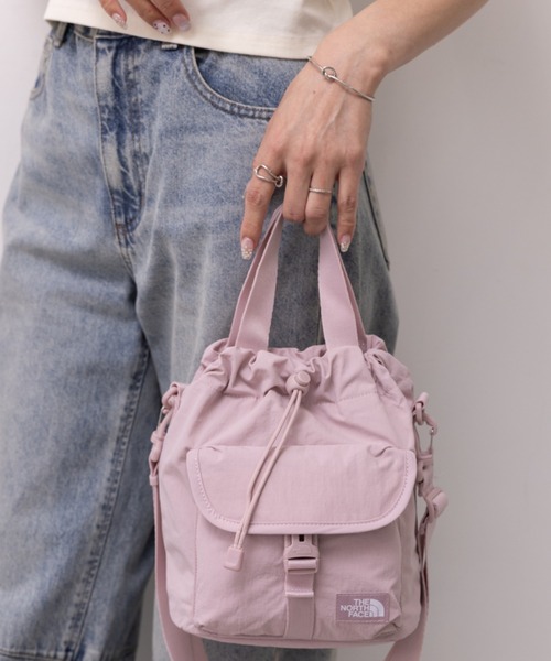 THE NORTH FACE(ザノースフェイス)の「THE NORTH FACE(ザ・ノースフェイス)/2WAY 巾着 バケット ショルダーバッグ/BREEZE BUCKET BAG(ショルダーバッグ・レディース・ブラック/ピンク/ホワイト/ダークグレー・FREE)」の4枚目の写真