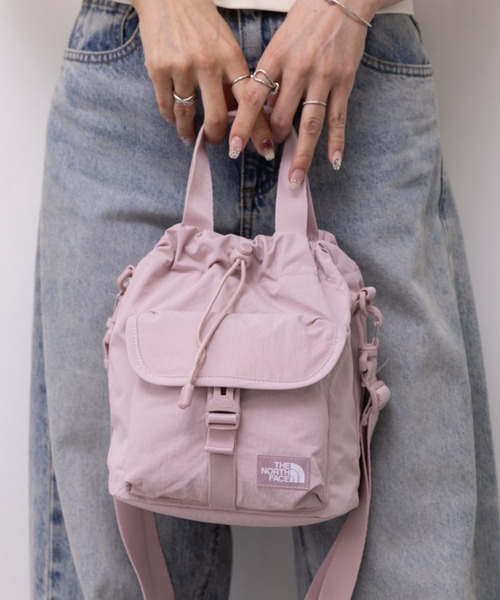 THE NORTH FACE(ザノースフェイス)の「THE NORTH FACE(ザ・ノースフェイス)/2WAY 巾着 バケット ショルダーバッグ/BREEZE BUCKET BAG(ショルダーバッグ・レディース・ブラック/ピンク/ホワイト/ダークグレー・FREE)」の15枚目の写真