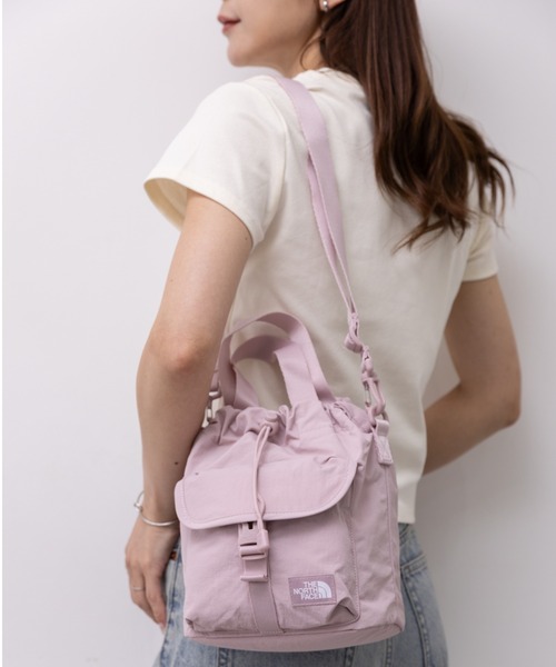 THE NORTH FACE(ザノースフェイス)の「THE NORTH FACE(ザ・ノースフェイス)/2WAY 巾着 バケット ショルダーバッグ/BREEZE BUCKET BAG(ショルダーバッグ・レディース・ブラック/ピンク/ホワイト/ダークグレー・FREE)」の16枚目の写真