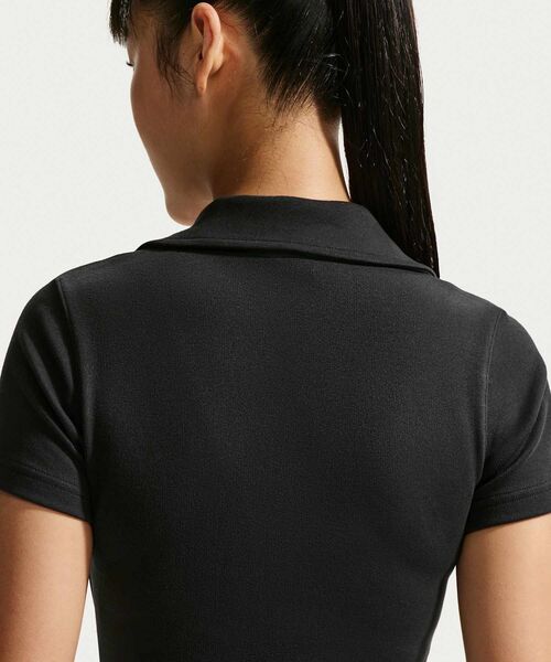 NIKE(ナイキ)の「ナイキ スポーツウェア ウィメンズ タイト クロップド ポロ / Nike Sportswear Women's Tight Cropped Polo IO2730-010 Black(ポロシャツ・レディース・ブラック・L/XS/S/M/XL)」の2枚目の写真