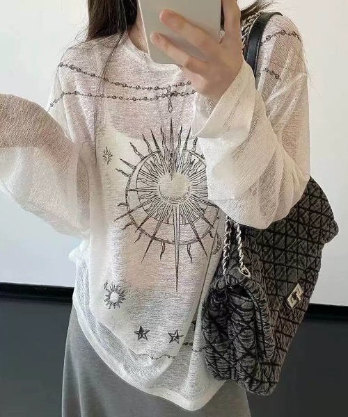 SHERU（シェル）の「【2 タイプ】透けシアー薄手ロン T ゴシックプリントルーズ長袖トップス（Tシャツ/カットソー・レディース・ホワイト/ホワイト系その他・F）」の13枚目の写真