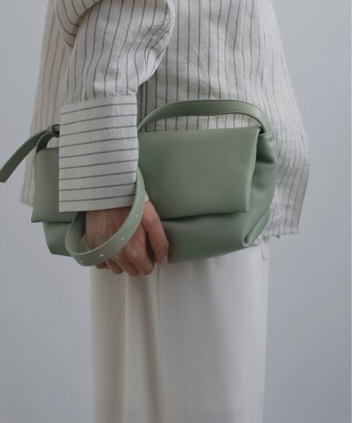 anuke（アンヌーク）の「Ecoleather Wrap Bag（ハンドバッグ・レディース・ブラック/ライトグリーン・FREE）」の2枚目の写真