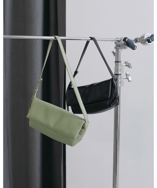 anuke（アンヌーク）の「Ecoleather Wrap Bag（ハンドバッグ・レディース・ブラック/ライトグリーン・FREE）」の10枚目の写真
