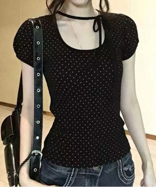 tolene(トレネ)の「【ホルターリボンで旬のディテールを】フレンチシックなドット柄パフスリーブカットソー(Tシャツ/カットソー・レディース・ブラック・FREE)」の1枚目の写真