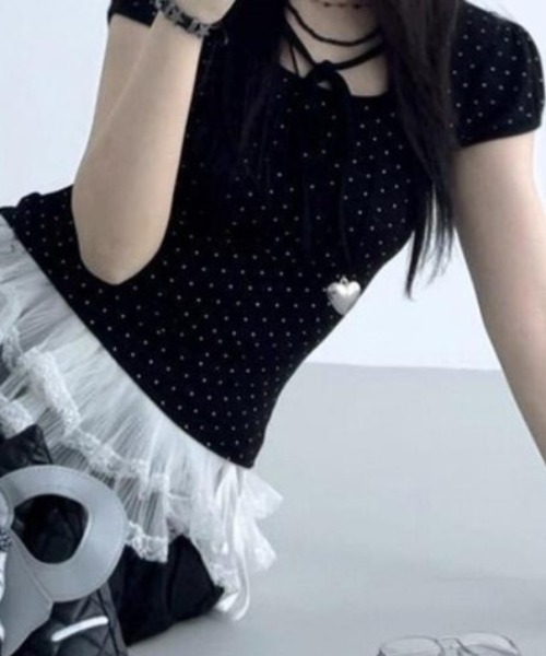 tolene(トレネ)の「【ホルターリボンで旬のディテールを】フレンチシックなドット柄パフスリーブカットソー(Tシャツ/カットソー・レディース・ブラック・FREE)」の6枚目の写真