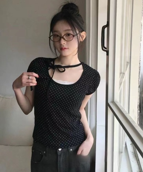 tolene(トレネ)の「【ホルターリボンで旬のディテールを】フレンチシックなドット柄パフスリーブカットソー(Tシャツ/カットソー・レディース・ブラック・FREE)」の14枚目の写真
