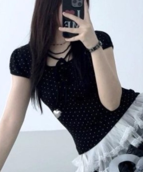 tolene(トレネ)の「【ホルターリボンで旬のディテールを】フレンチシックなドット柄パフスリーブカットソー(Tシャツ/カットソー・レディース・ブラック・FREE)」の7枚目の写真