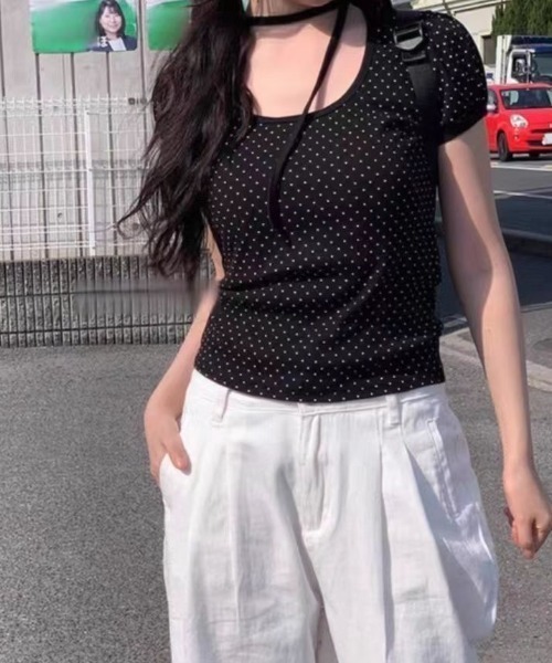 tolene(トレネ)の「【ホルターリボンで旬のディテールを】フレンチシックなドット柄パフスリーブカットソー(Tシャツ/カットソー・レディース・ブラック・FREE)」の11枚目の写真