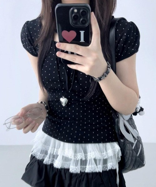 tolene(トレネ)の「【ホルターリボンで旬のディテールを】フレンチシックなドット柄パフスリーブカットソー(Tシャツ/カットソー・レディース・ブラック・FREE)」の2枚目の写真