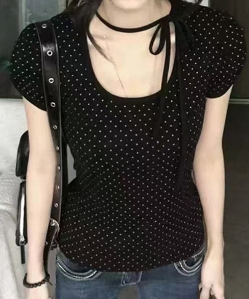 tolene(トレネ)の「【ホルターリボンで旬のディテールを】フレンチシックなドット柄パフスリーブカットソー(Tシャツ/カットソー・レディース・ブラック・FREE)」の3枚目の写真