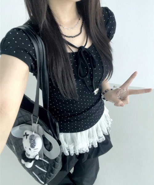 tolene(トレネ)の「【ホルターリボンで旬のディテールを】フレンチシックなドット柄パフスリーブカットソー(Tシャツ/カットソー・レディース・ブラック・FREE)」の9枚目の写真
