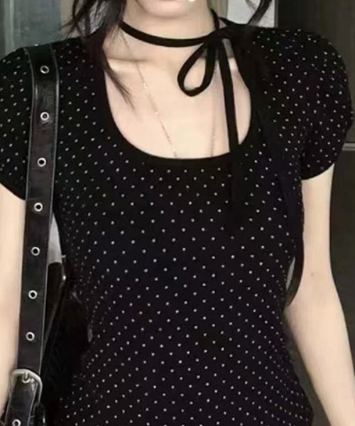 tolene(トレネ)の「【ホルターリボンで旬のディテールを】フレンチシックなドット柄パフスリーブカットソー(Tシャツ/カットソー・レディース・ブラック・FREE)」の5枚目の写真