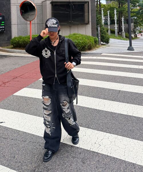 FABULOUS ARCHIVE（ファビュラスアーカイブ）の「PEGASUS CROP HOODIE ZIP-UP BLACK(FCG1ZP694M)（パーカー・レディース・ブラック・MEDIUM）」の3枚目の写真