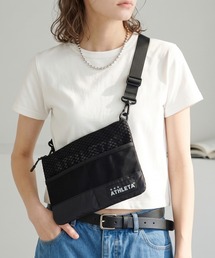 【容量約3L】≪athleta≫スマホも財布も身軽に持てる！街歩きからスポーツ観戦、旅行のサブバッグまで頼れる約3Lサイズの超軽量サコッシュ