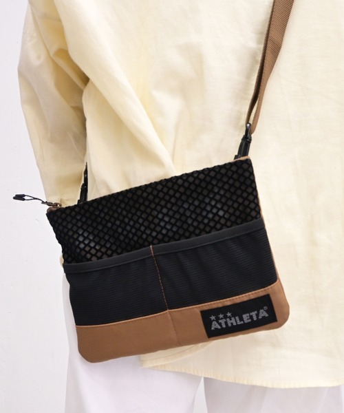 ATHLETA(アスレタ)の「【容量約3L】≪athleta≫スマホも財布も身軽に持てる!街歩きからスポーツ観戦、旅行のサブバッグまで頼れる約3Lサイズの超軽量サコッシュ(ショルダーバッグ・レディース・ブラック/ブラウン・F)」の17枚目の写真