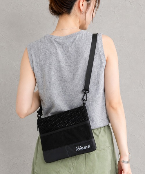 ATHLETA(アスレタ)の「【容量約3L】≪athleta≫スマホも財布も身軽に持てる!街歩きからスポーツ観戦、旅行のサブバッグまで頼れる約3Lサイズの超軽量サコッシュ(ショルダーバッグ・レディース・ブラック/ブラウン・F)」の7枚目の写真