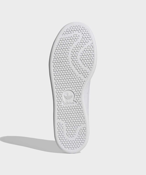 adidas（アディダス）の「スタンスミス [STAN SMITH]  / アディダスオリジナルス adidas Originals（スニーカー・メンズ・ホワイト×ネイビー・23.0cm/22.5cm/22.0cm/24.5cm/28.0cm/23.5cm/24.0cm/27.5cm/27.0cm/25.0cm/26.5cm/26.0cm/28.5cm/29.0cm/25.5cm）」の3枚目の写真