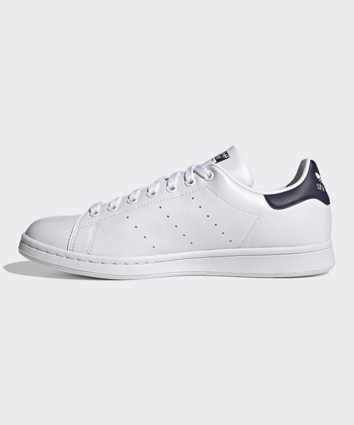 adidas（アディダス）の「スタンスミス [STAN SMITH]  / アディダスオリジナルス adidas Originals（スニーカー・メンズ・ホワイト×ネイビー・23.0cm/22.5cm/22.0cm/24.5cm/28.0cm/23.5cm/24.0cm/27.5cm/27.0cm/25.0cm/26.5cm/26.0cm/28.5cm/29.0cm/25.5cm）」の6枚目の写真