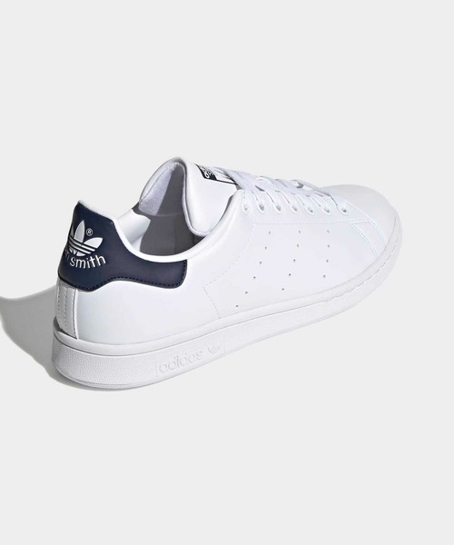 adidas（アディダス）の「スタンスミス [STAN SMITH]  / アディダスオリジナルス adidas Originals（スニーカー・メンズ・ホワイト×ネイビー・23.0cm/22.5cm/22.0cm/24.5cm/28.0cm/23.5cm/24.0cm/27.5cm/27.0cm/25.0cm/26.5cm/26.0cm/28.5cm/29.0cm/25.5cm）」の5枚目の写真