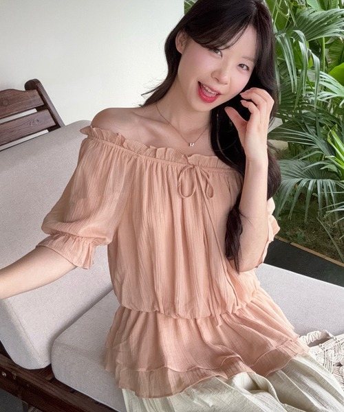 Girly Doll（ガーリードール）の「オフショルギャザーシフォンブラウス（その他トップス・レディース・イエロー/ピンク・L/M）」の2枚目の写真