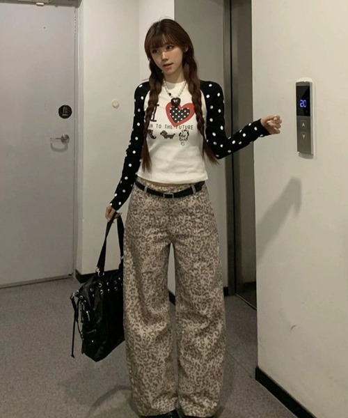 Sibra（シブラ）の「【ドットスリーブ】ハートロゴプリント ラグラン長袖トップス（Tシャツ/カットソー・レディース・ホワイト・M）」の3枚目の写真