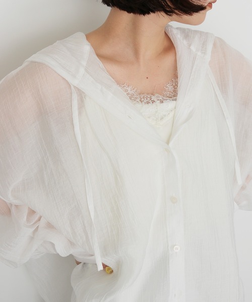 cheriella(シェリエラ)の「【cheriella】シアーフードオーバーシャツ SHEER HOODED OVERSHIRT(シャツ/ブラウス・レディース・ブラック/オフホワイト/イエロー・FREE)」の2枚目の写真